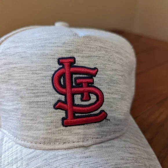 St. Louis Cardinals Jason Isringhausen Hall of Fame Snapback Hat Gray/Red NWOT - Picture 2 of 9